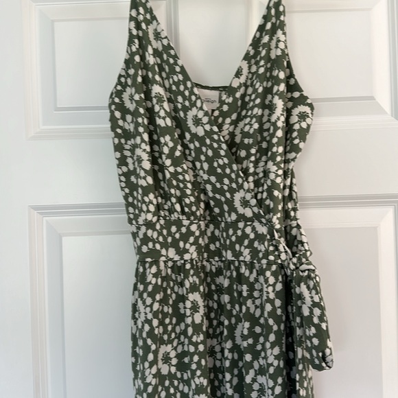EUC Kailegh faux wrap size small jumpsuit - Picture 4 of 7
